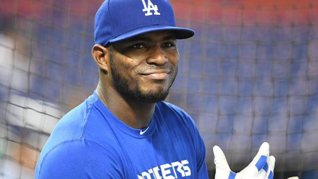yasiel-puig-fan-lost-tooth-dodgers.jpg